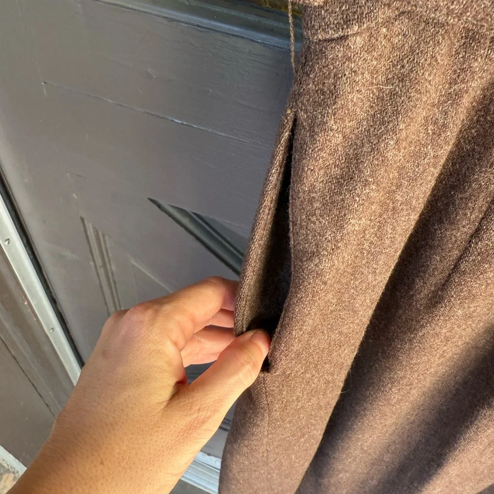 1960s Elegant Brown wool Sleeveless Dress - Picture 9 of 12